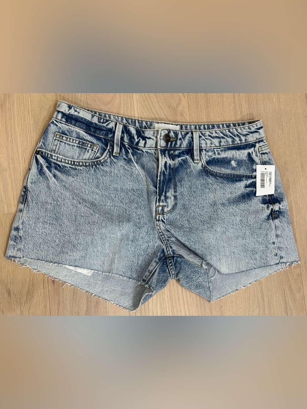 FRAME  Denim Le Grand Garcon Short Raw Fray Light Wash 28 NEW